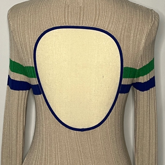 BDG (Urban Outfitters) Cutout Back Fitted Mockneck Sweater Size M - Picture 4 of 8